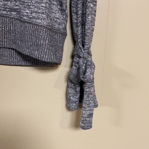 Abercrombie & Fitch tie wrist gray top size S - Picture 6 of 7